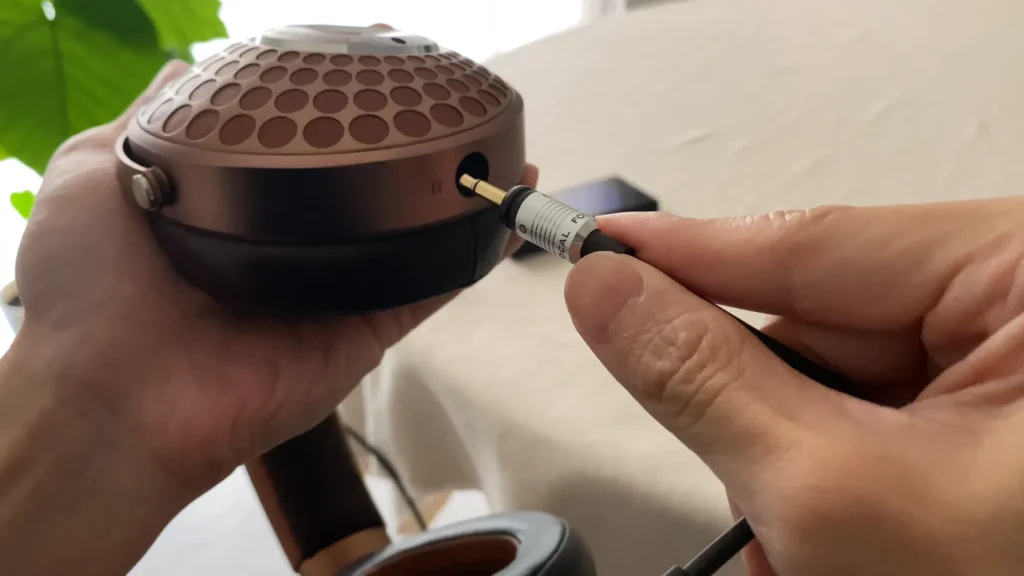 FOCAL STELLIA ケーブル込みで一つのデザイン