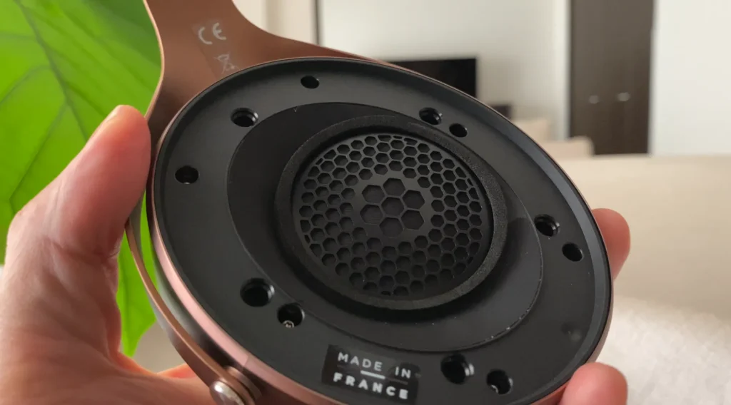 FOCAL STELLIA ハウジング裏側