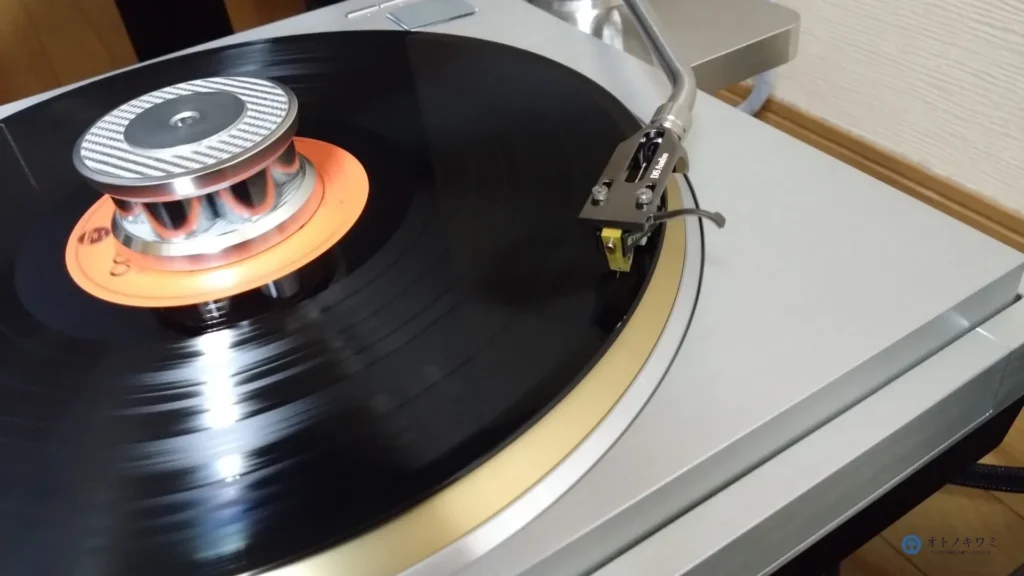 レコードをヘッドホンで再生