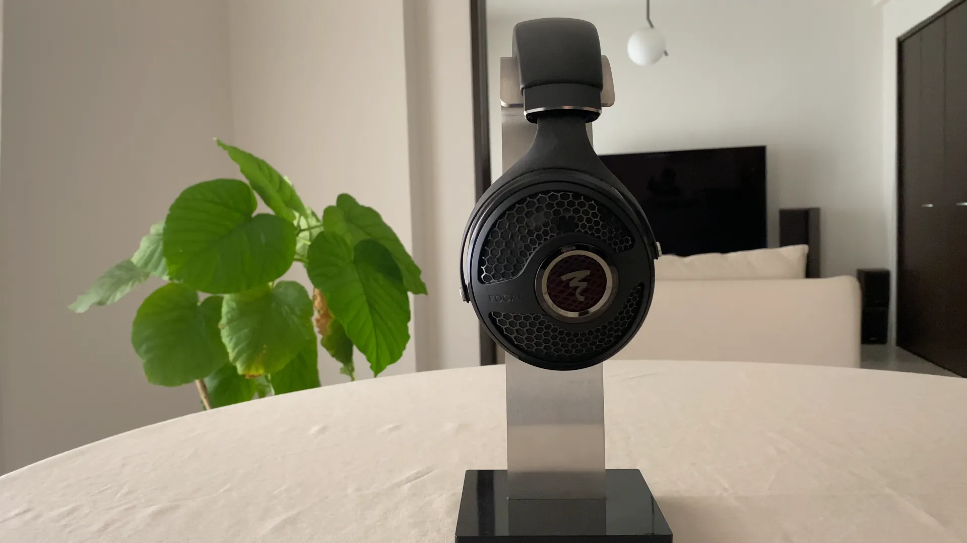 FOCAL UTOPIA SG いつまでも眺めたくなる美しいデザイン