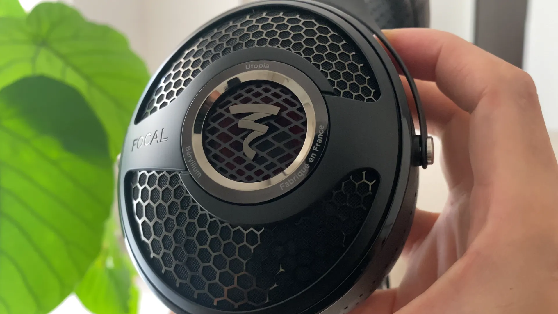 FOCAL UTOPIA SG デザイン 01