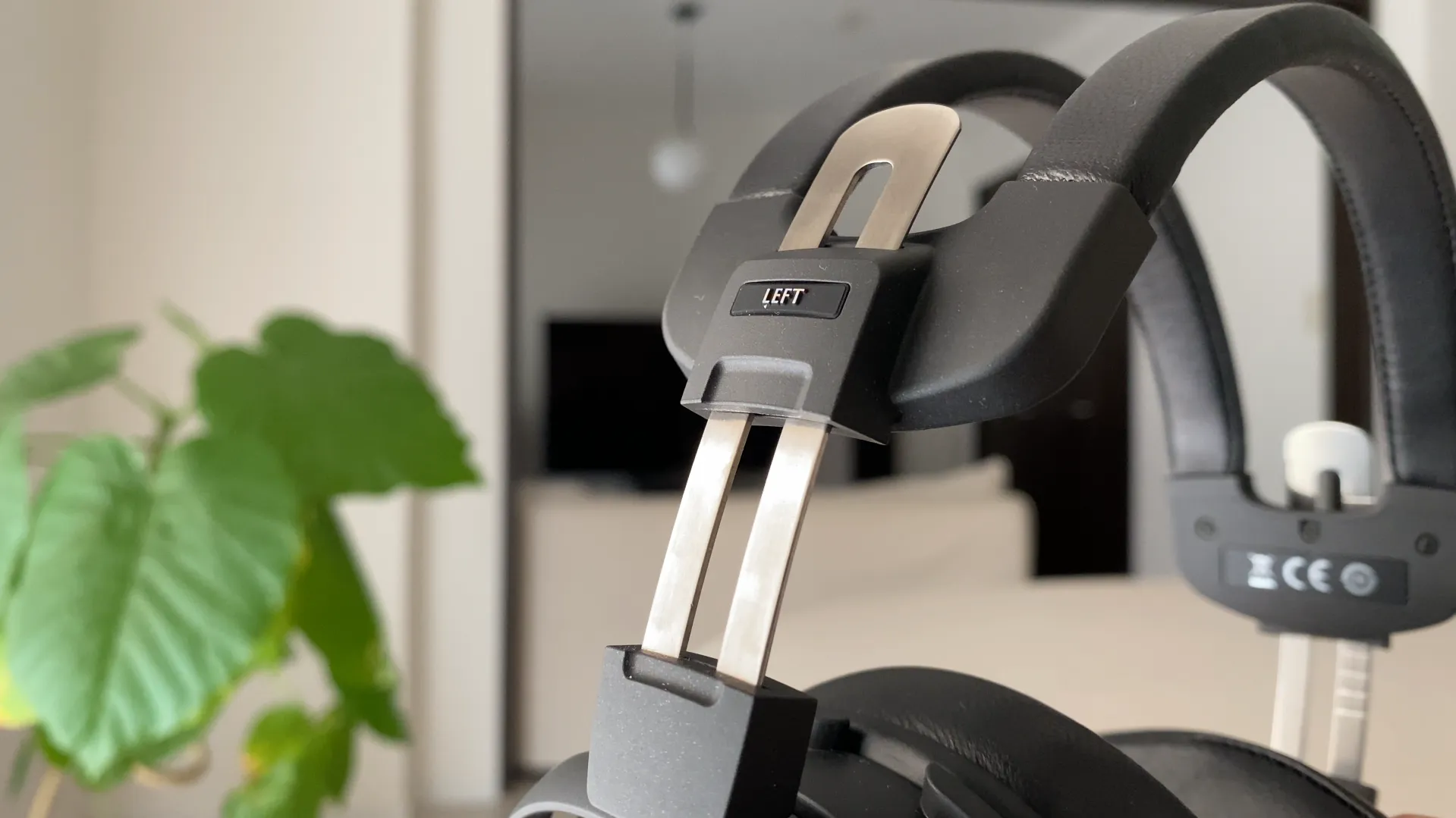 Audio-Technica ATH-AWKT ヘッドバンドとマグネシウム製アーム