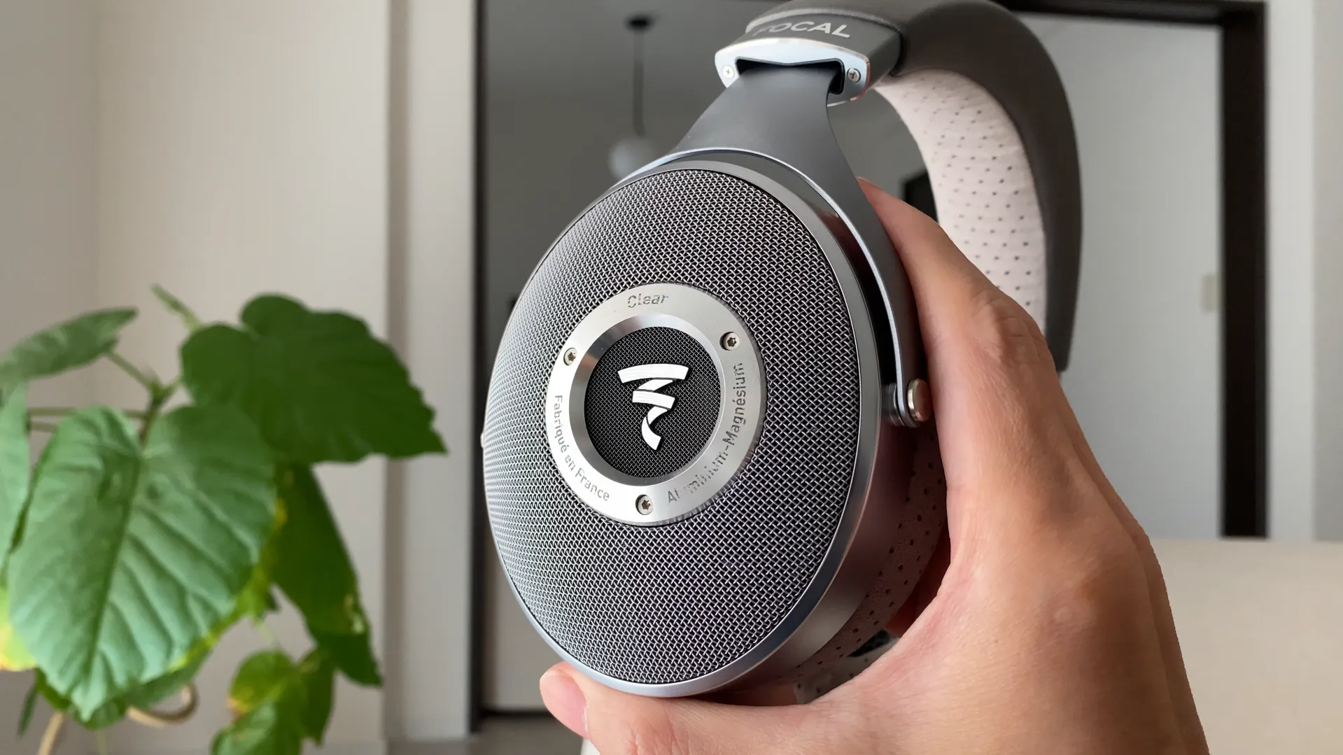 FOCAL CLEAR 初代Clearのグリルと銀色のヨーク