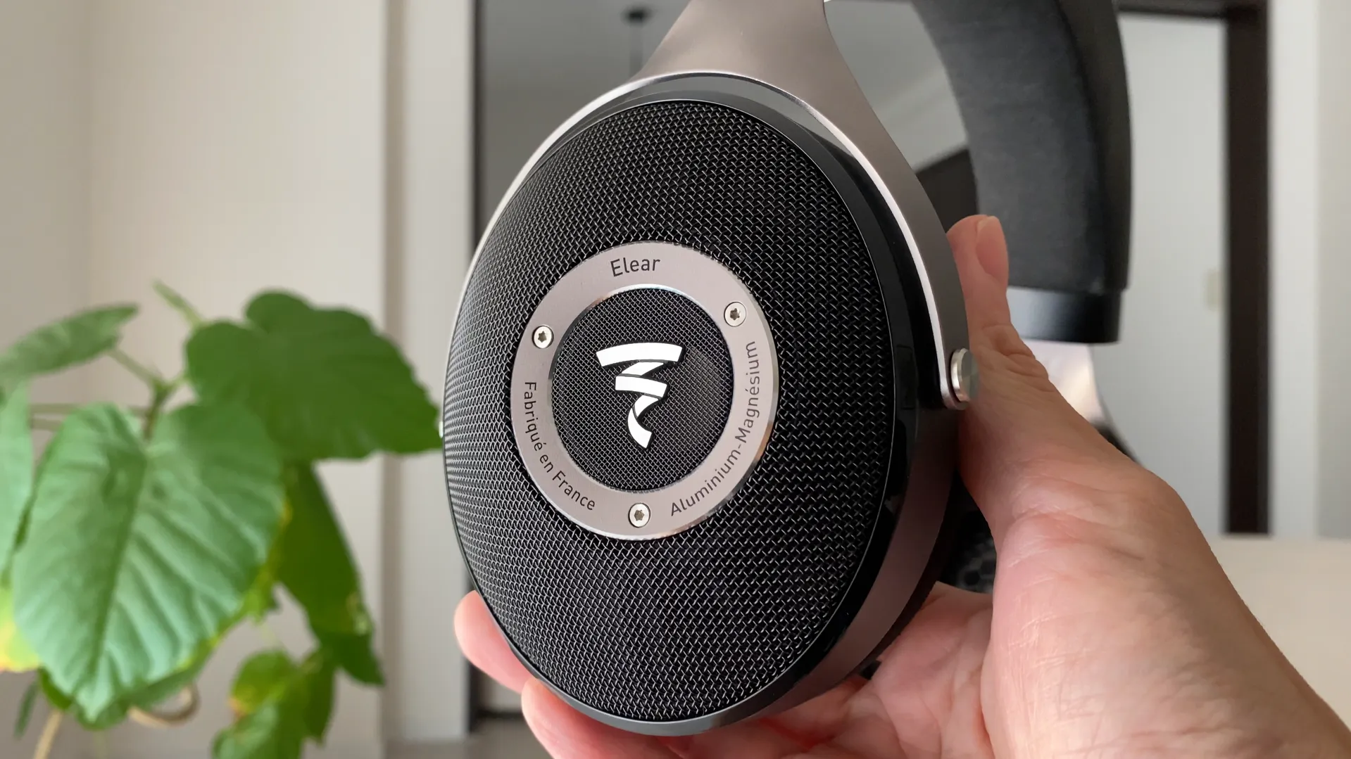 FOCAL ELEAR Elearの刻印と外側グリル