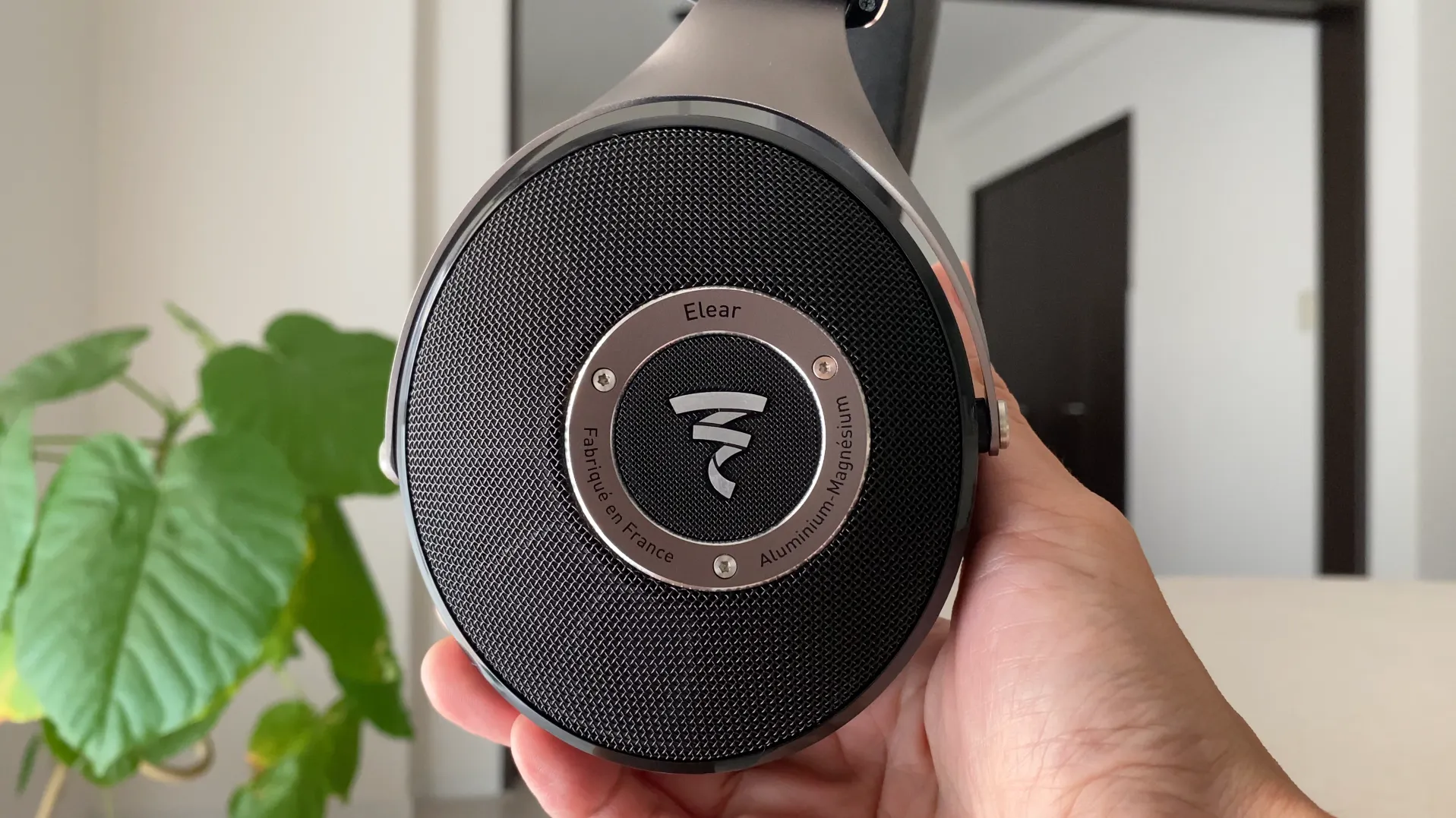 FOCAL ELEAR 開放型イヤーカップの外側グリル