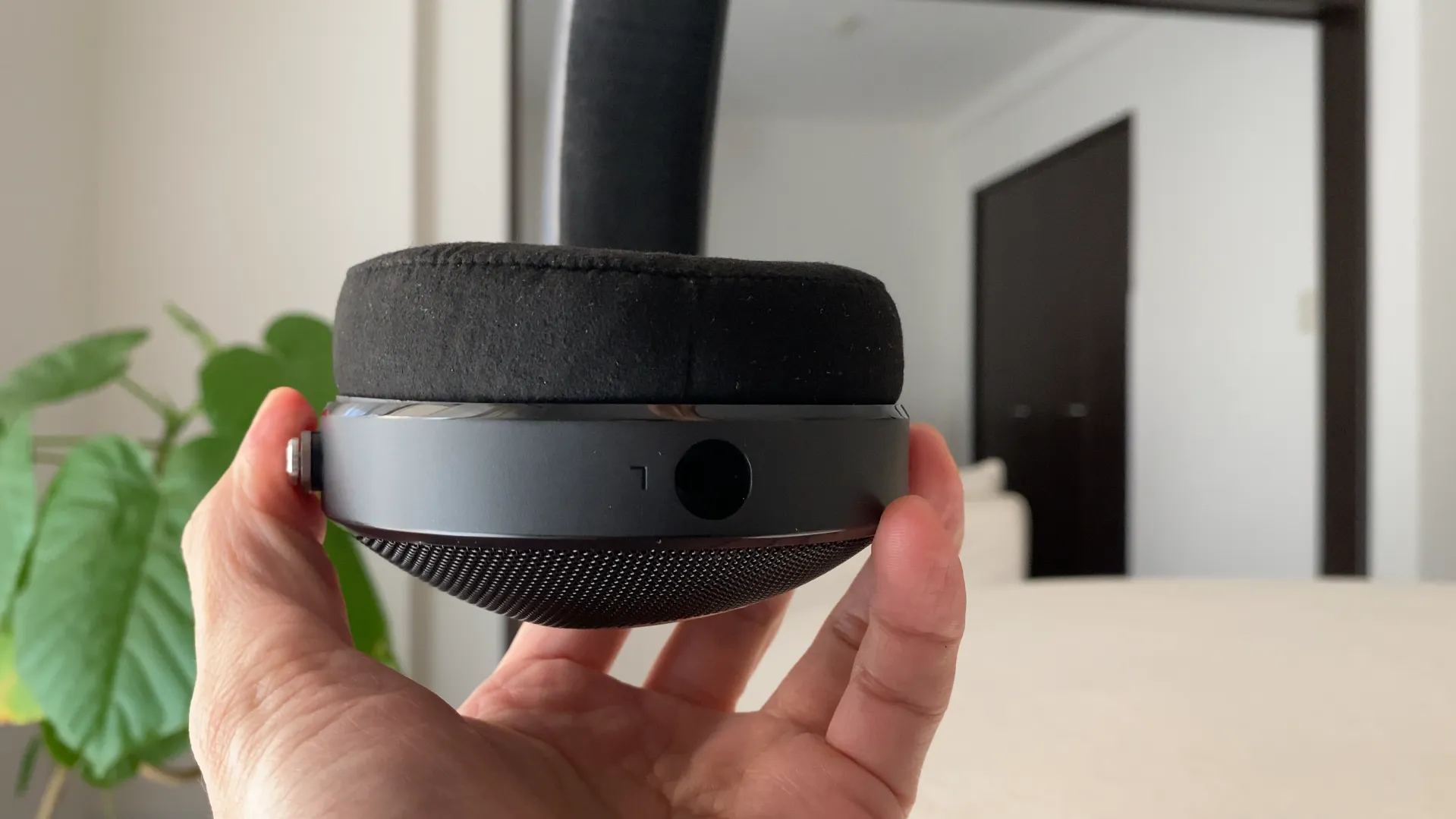 FOCAL ELEAR イヤーパッドと接続端子