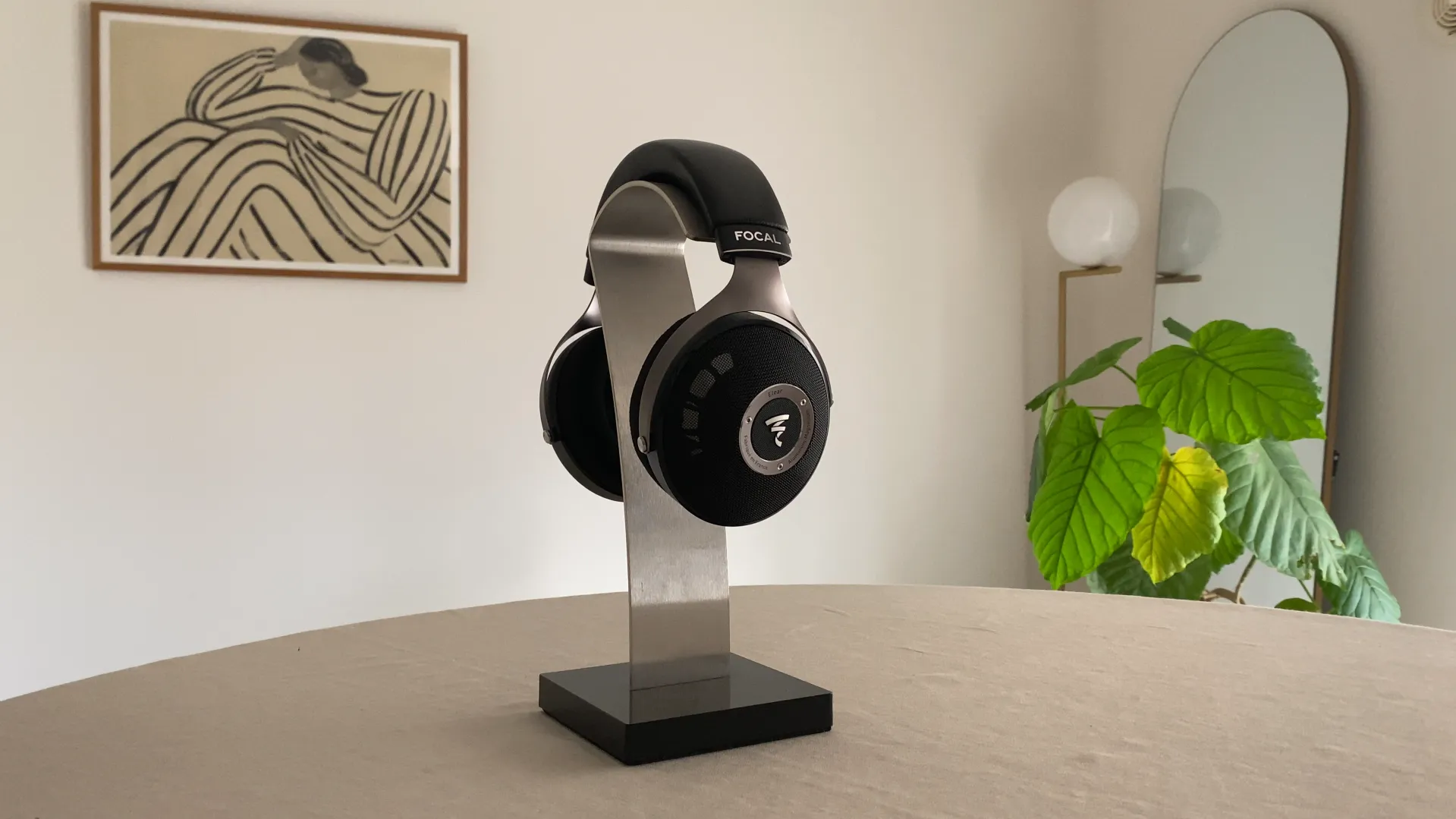 FOCAL ELEAR 室内の本体