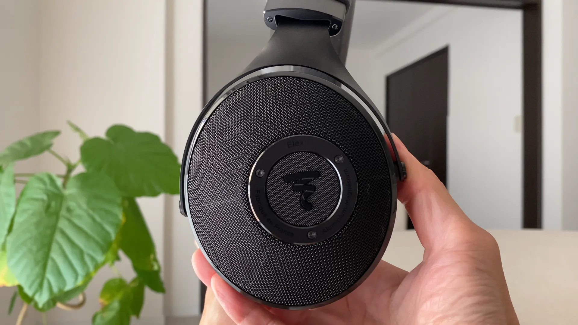 FOCAL ELEX 黒いカップとグリル
